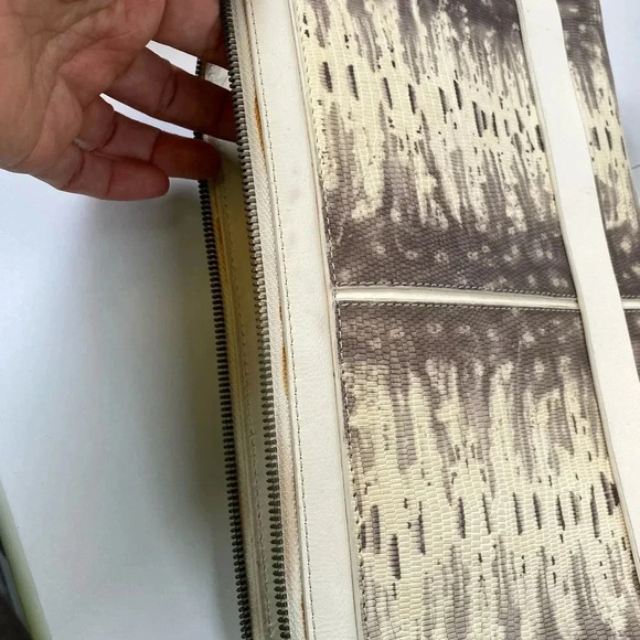 💚 BCBGMaxAzria | Crossbody should bag clutch - python print - Picture 7 of 8